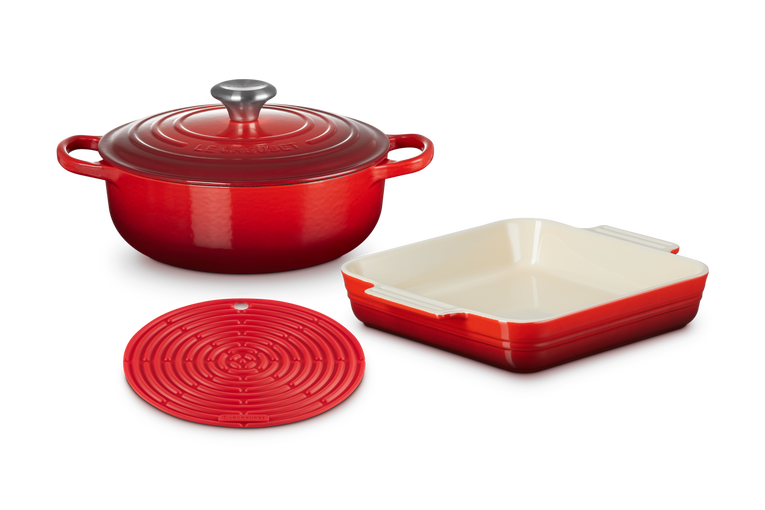 Le starterset 3 delig rood braadpan, ovenschaal en siliconen onderzetter – De Kookwinkel Breda